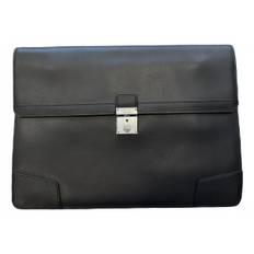 Tumi