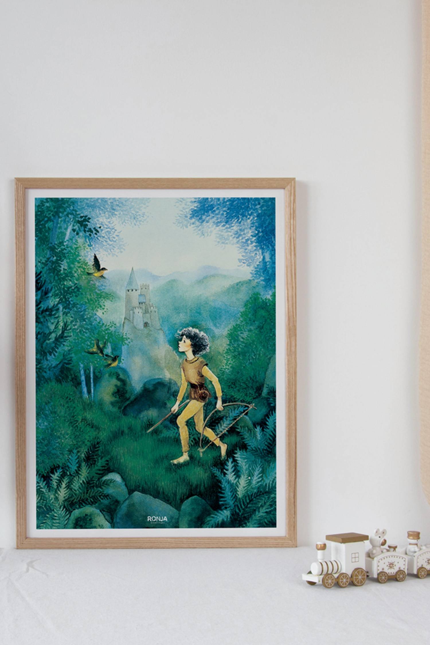 Grön/blå Astrid Lindgren - In The Woods - Size: 29.7x42 (A3) - H&M (29.7x42 (A3))