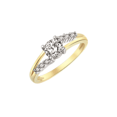 8 kt. guld ring dobbelt skinner med en stor syntetisk  cubic zirconia i midten og 3 små på hver side.