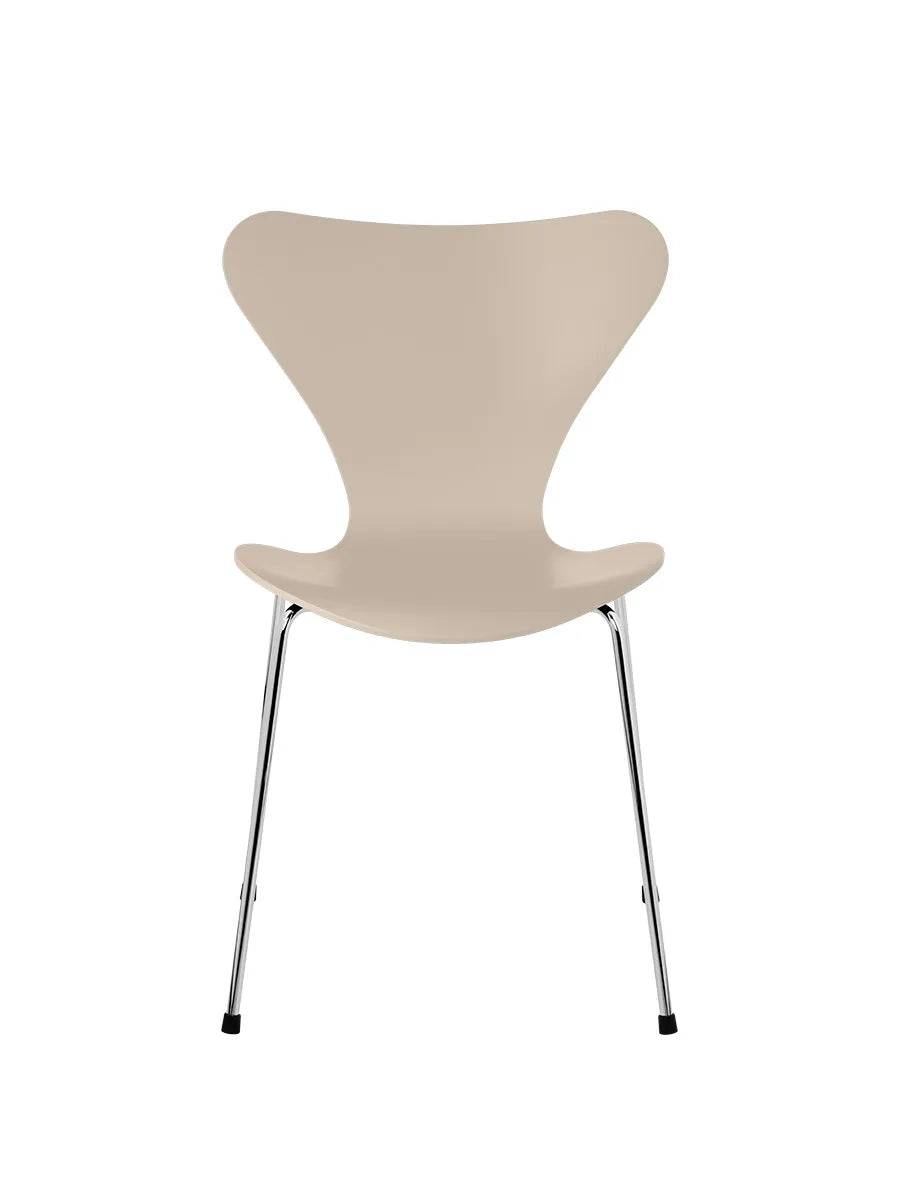 3107 Serie 7 stol lakeret af Arne Jacobsen Light Beige / Krom - Jacobsen Plus