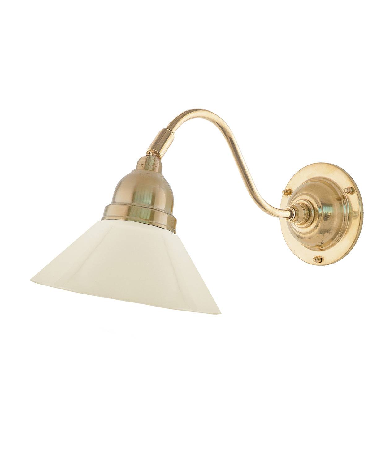 Vägglampa - Runeberg mässing, benvit skomakarskärm