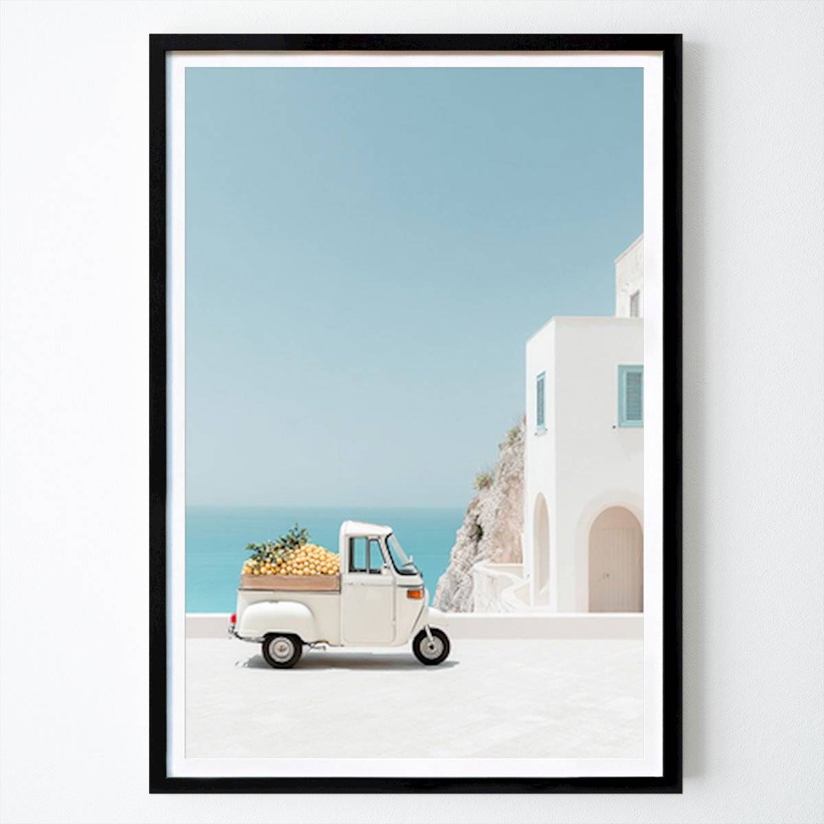 Retro & Vintage Poster: Mediterranean Breeze: Vintage Ape Piaggio Loaded with Citrus by the Sea av Nicu C