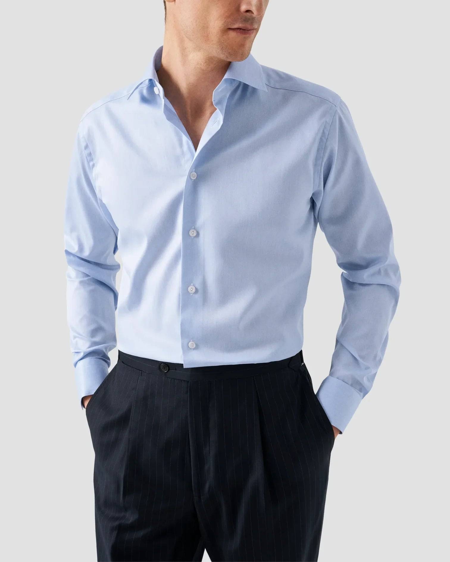 SIGNATURE TWILL SHIRT / CONTEMP. FIT / CUT AWAY FLIP - 21 LIGHT BLUE / 42