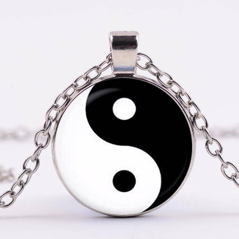 Nytt Hot Tai Ji Yin Yang Hängsmycke Klassiskt Svart Vit Kinesisk Taoism Sign Glas Gem Halsband Cat Paw Silver Pläterad gray