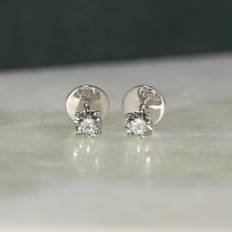 CLASSIC SOLITAIRE DIAMOND STUD EARRING - 0.8ct - WG - Øreringe - Sisi Copenhagen