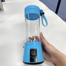 New Design Small Household usb Charging Table Smoothie Blenders Fresh Juicer Mini Portable Blender And Mixer