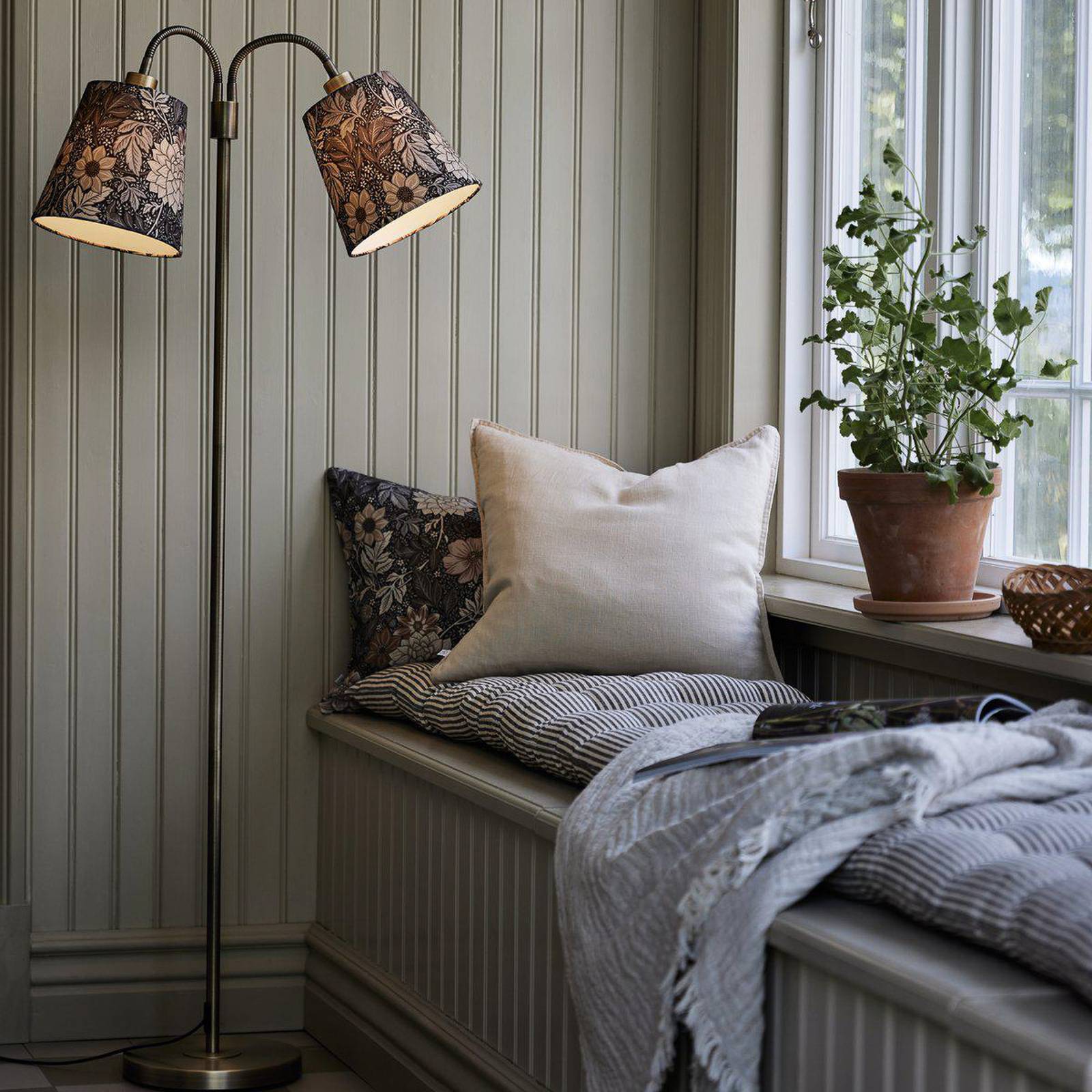PR Home Golvlampa Amy Sofia, Brun / rost, Vardagsrum / matsal, Metall, Golvlampa
