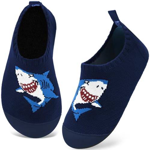Kyopp Kinder Hausschuhe Junge Mädchen Pantoffeln Aquaschuhe Atmungsaktive Rutschfest Barfussschuhe Slipper Kindergarten Unisex (Hai Dunkelblau 32/33 EU)