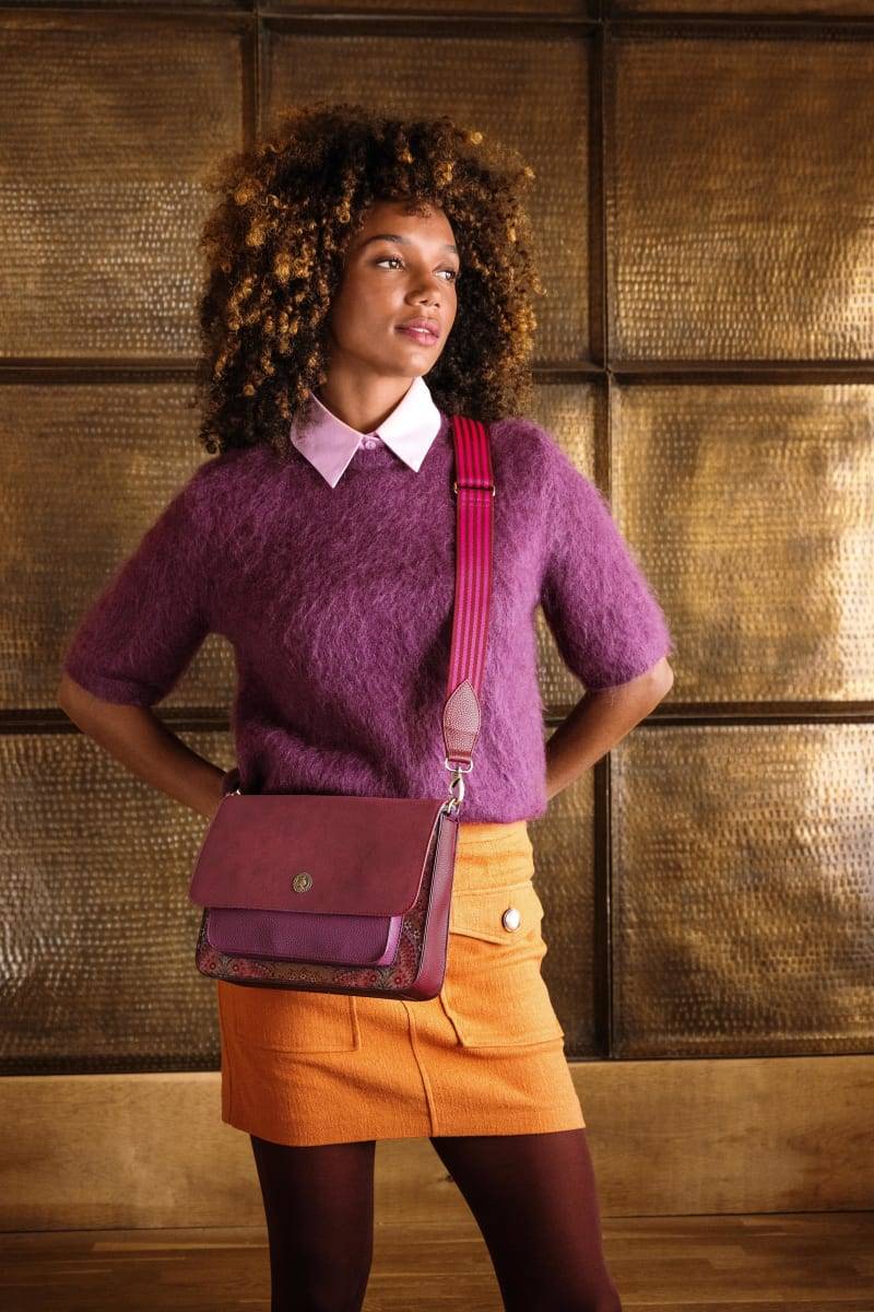 Fenna Cross Body Bag Medium Jabali Red 25x7x20cm