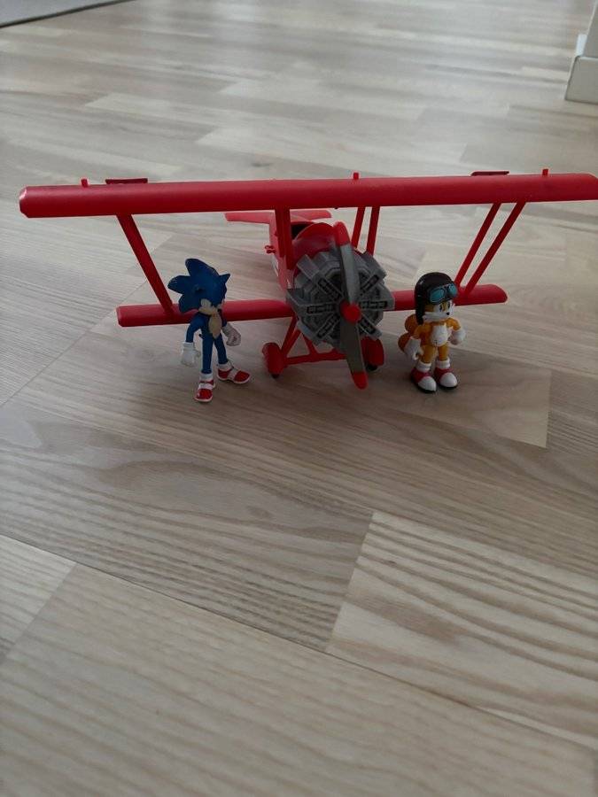 Sonic the Hedgehog och Tails med flygplan
