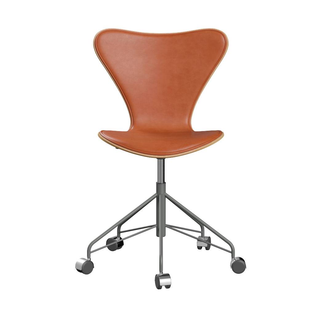 Fritz Hansen - 3117 kontorstol, naturfiner og forsidepolstret i Grace læder Bøg - Valnød læder - Silver Grey stel - Jacobsen Plus