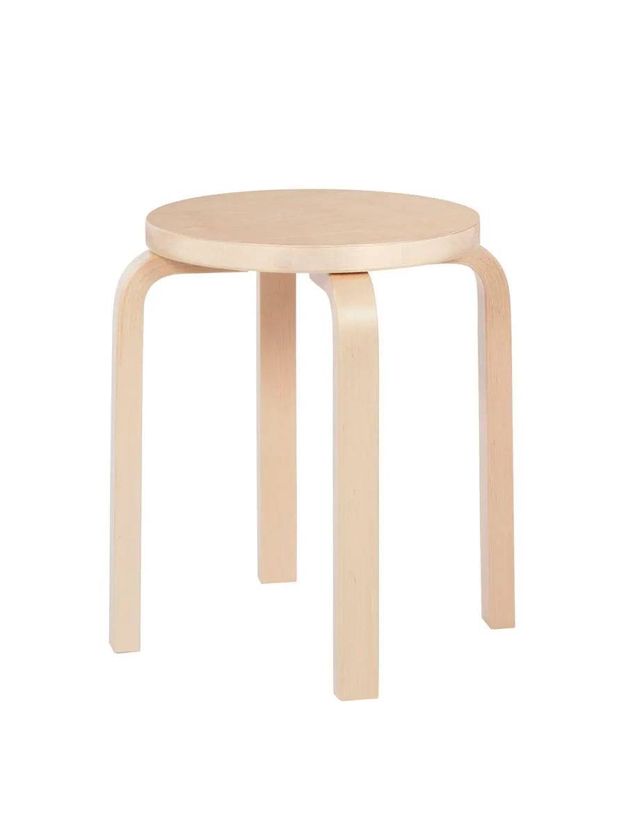 Stool E60, lakeret birk fra Artek - Jacobsen Plus