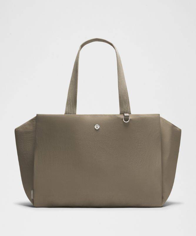 lululemon – Tote-Bag mit drei Fächern 18 L – Khaki - Cypress Forest/Wacky Khaki/Silver - One Size