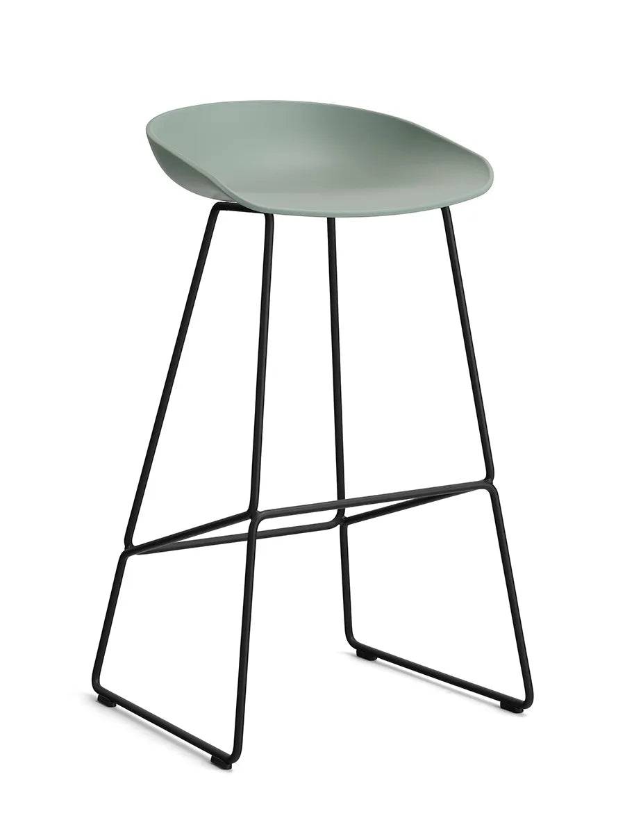 About a Stool AAS38 fra Hay Høj - B 50 x D 48 x H 75-86 cm / Fall Green / Sort pulverlakeret stål - Jacobsen Plus