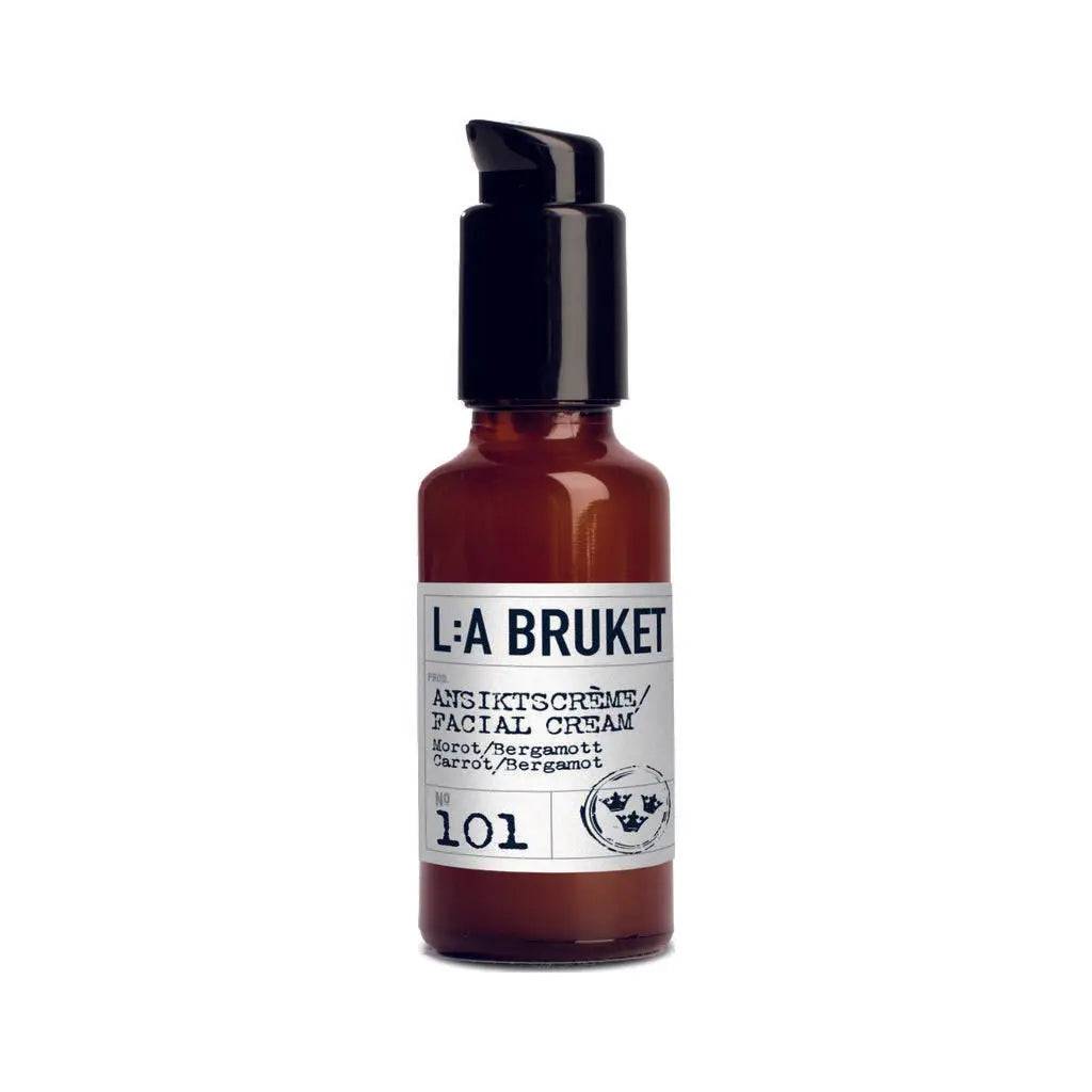 Light face cream with carrot and bergamot
