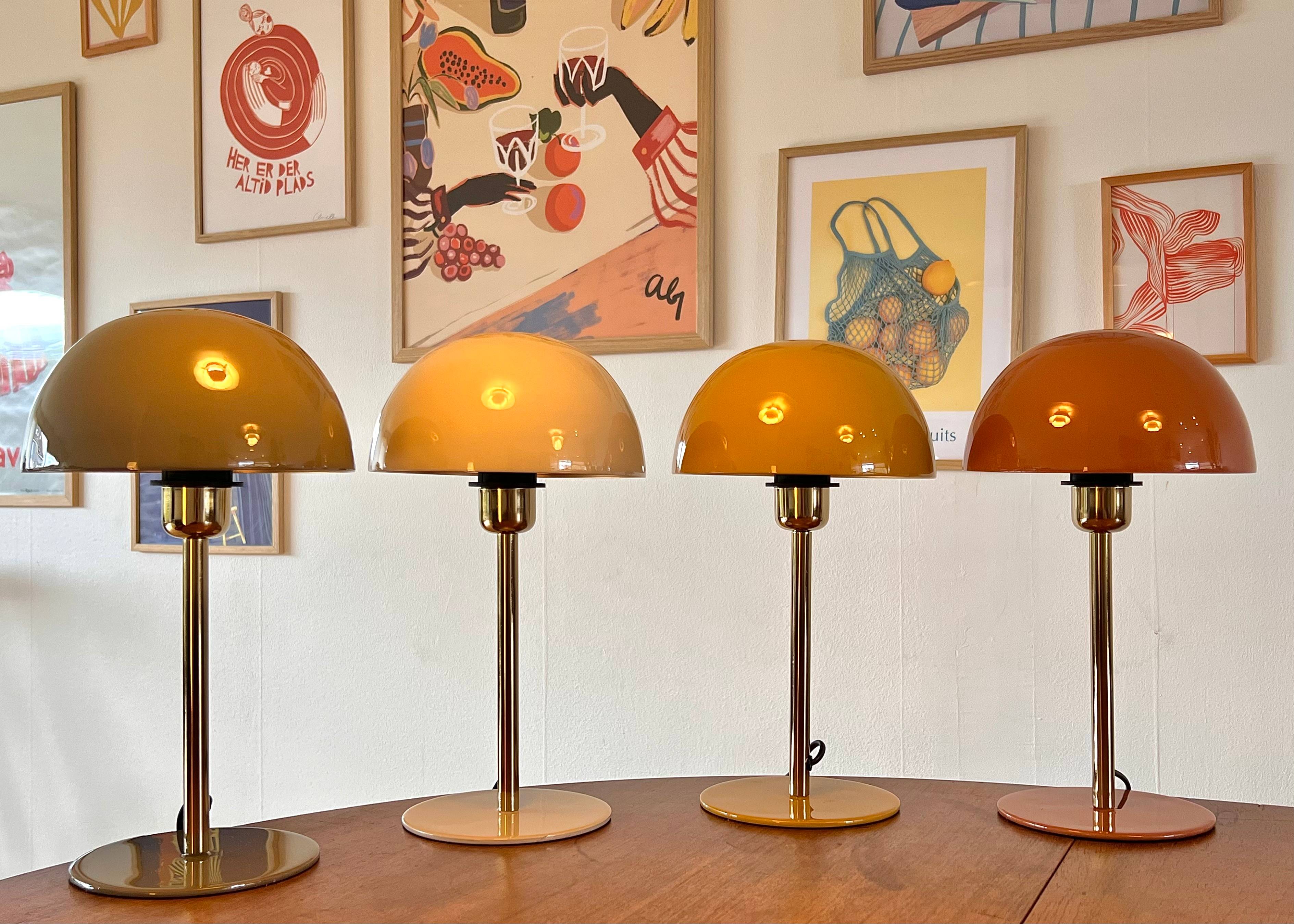 Elegant Bordlampe i flere farver - Stilfuld belysning til hjemmet Karry.