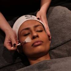 Ansiktsbehandling Priori Kemisk Peel - Peel It 25 min