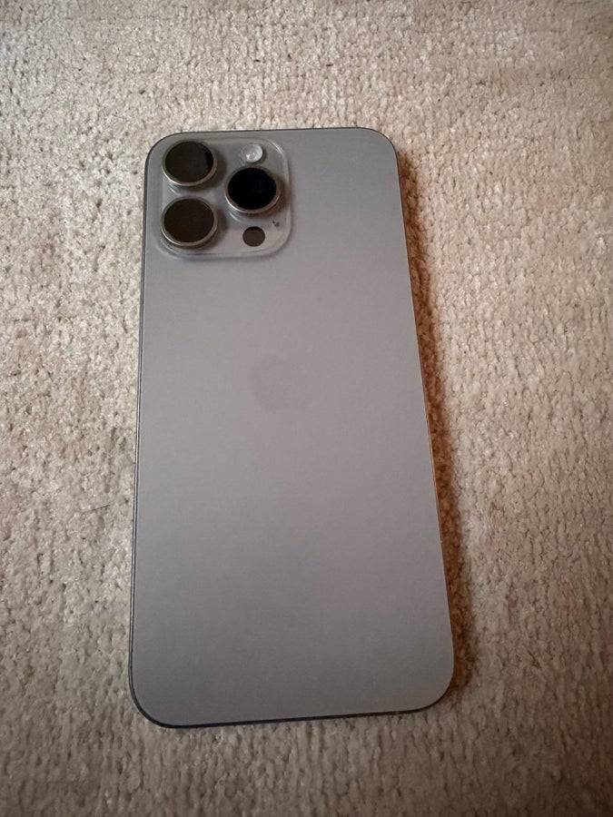 Apple iPhone 15 Pro Max 256 GB Naturlig Titan – Nyskick – 86 % Batteri