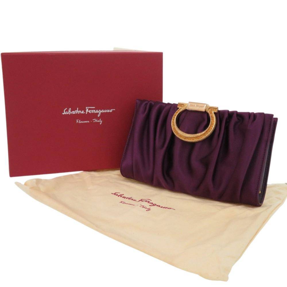 Salvatore Ferragamo Vintage Salvatore Ferragamo Clutch L 12cm x W 21cm x D 3.5cm - Clutches Satin hos Magasin.
