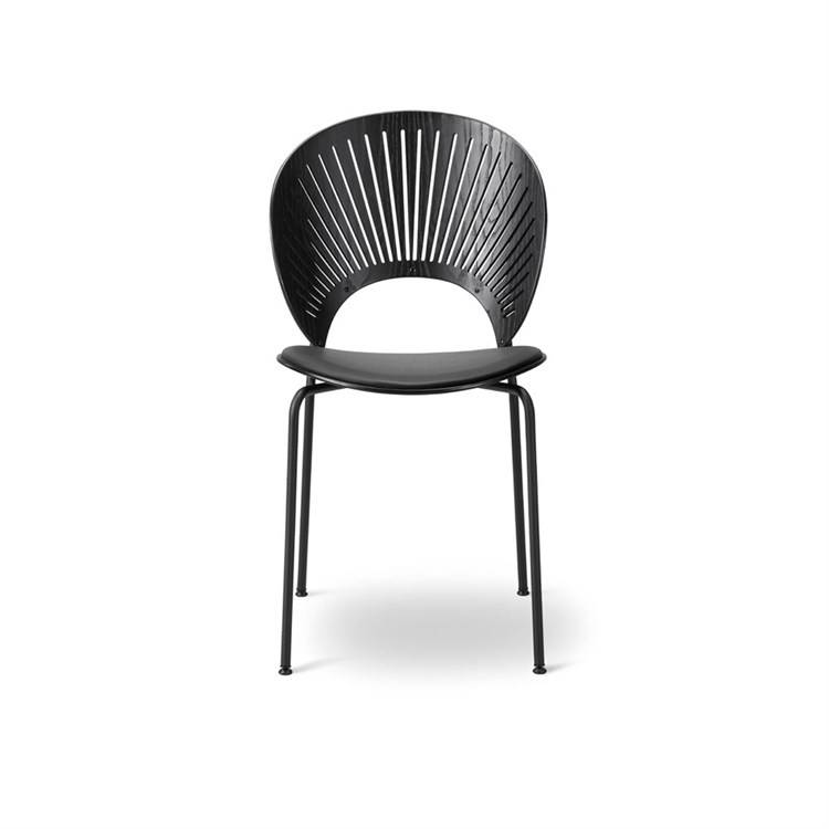 Fredericia Furniture Trinidad Stol m/ Sitsklädsel Svart SvartLackerad Ask m/Läder 301 Svart