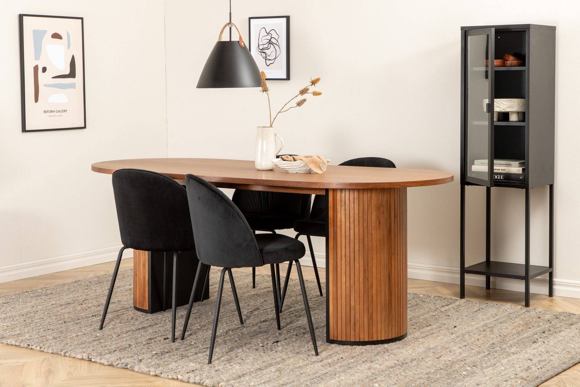 Biana Matgrupp 200 cm Oval inkl 4 Foyos Stolar - Valnötsbrun/Svart Svart Venture Home