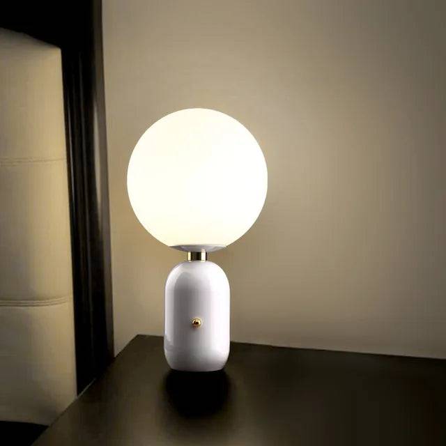 Skandinavisk Lyx Bordslampa - WinterGlo Belysning med Stil - Vitt / D15 H35cm