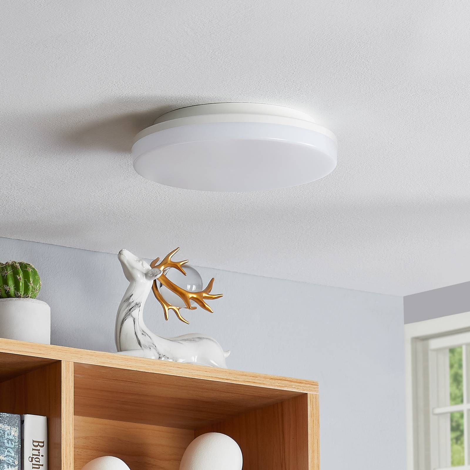 Prios Artin LED-taklampa, sensor, rund, 22 cm PRIOS, Vitt / opal, Badrum, Syntetmaterial, Modern, Taklampa med rörelsedetektor