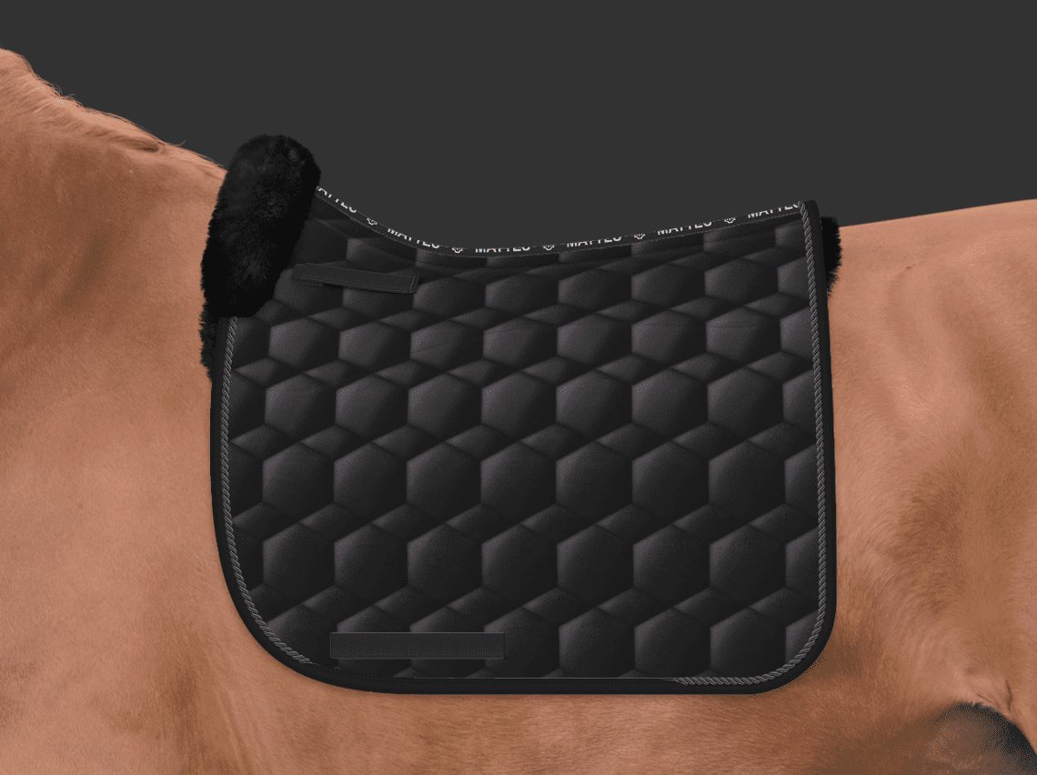 Mattes dressur underlag sort str M med lam under og i front, spine free og mono