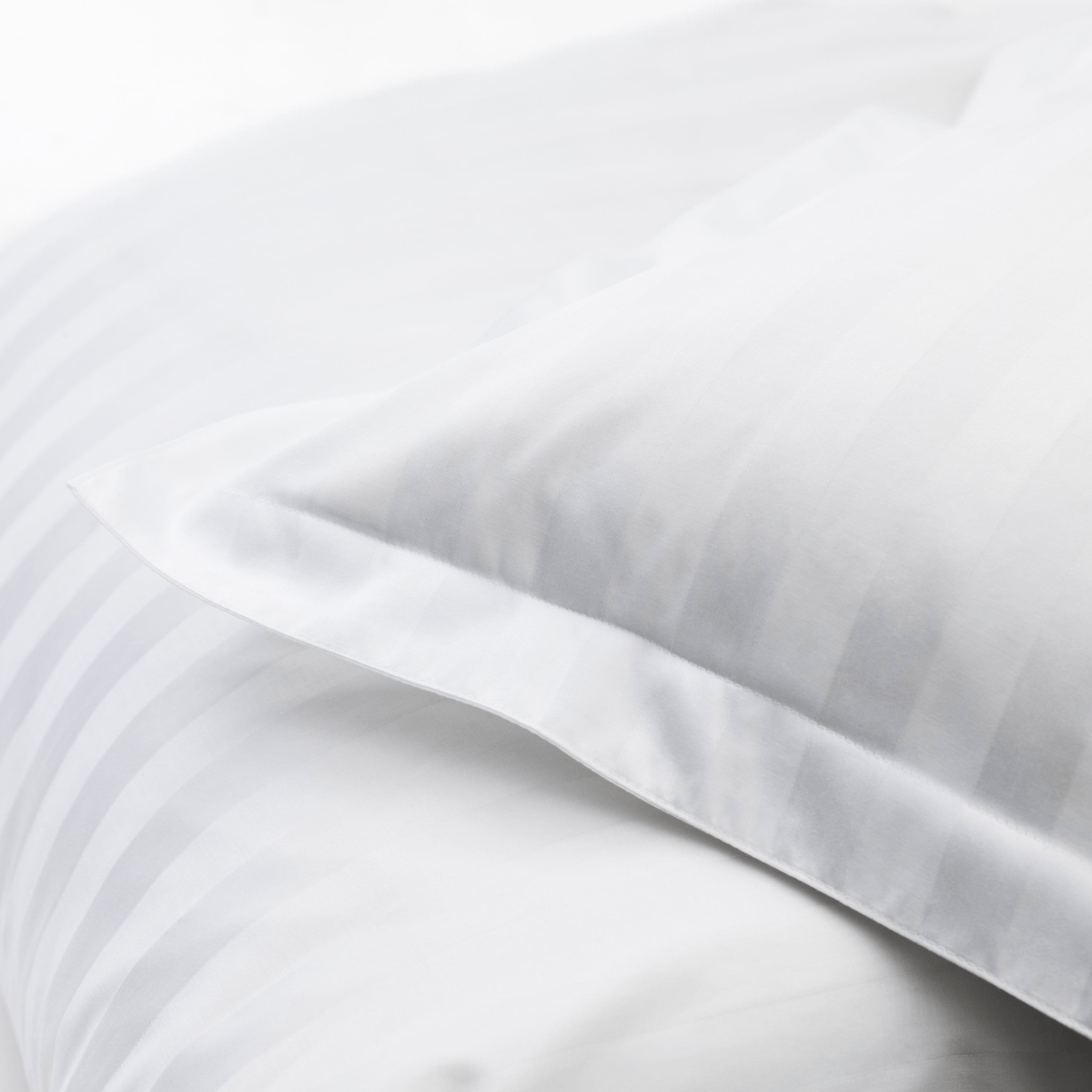DUX Satin Örngott - 72x92 / Vit Stripe