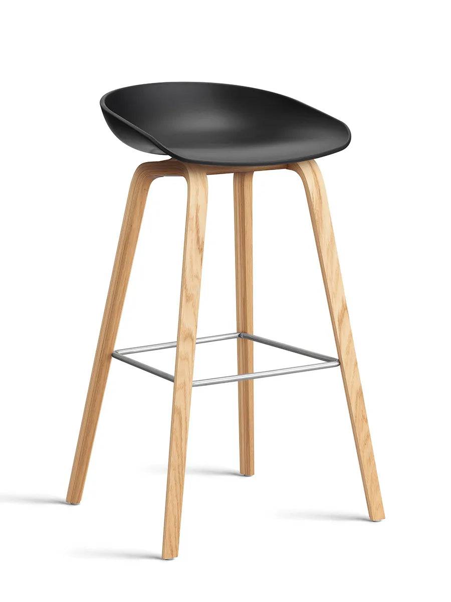 About a Stool AAS32 fra Hay Høj - B 50 x D 46 x H 74-85 cm / Sort / Lakeret eg - Jacobsen Plus