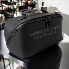 Elegant necessär med personlig brodyr och namn, Svart/Svart