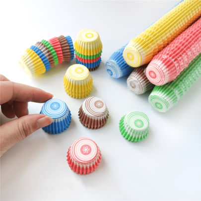 500 st mini bakpappersmuggar, små muffinsfodral, fettsäkra tårtpappersmuggar, kakformar, bakverktyg (Multi-size)