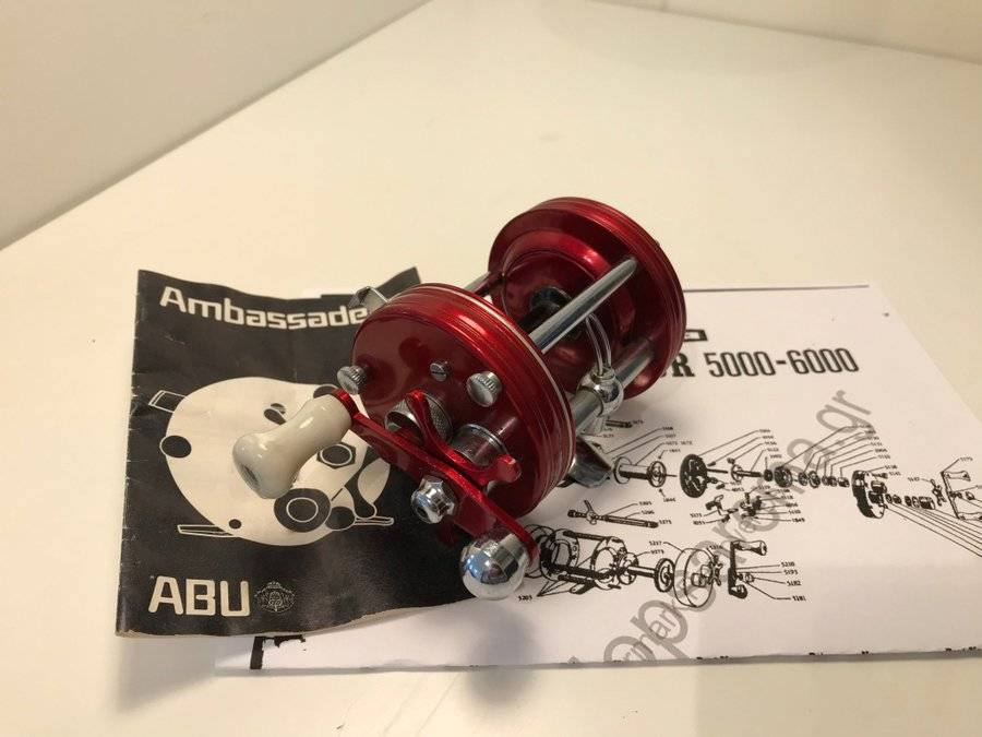 ABU Ambassadeur 6000 gammal multirulle i topskick med manual