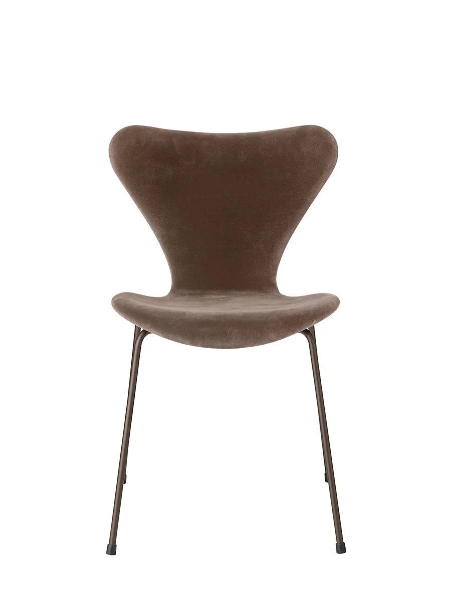 3107 Stol, fuldpolstret velour af Arne Jacobsen Grey brown - Jacobsen Plus
