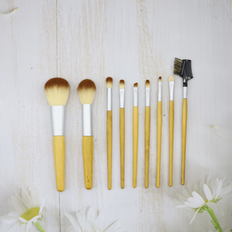 9 st bambuhandtag sminkborstar set: ögonskugga, ögonbryn, vinklade ögonbryn, läppar, puder, highlighter, svamp - Gul