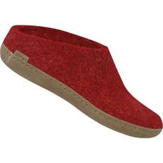 THE SLIP ON LEATHER