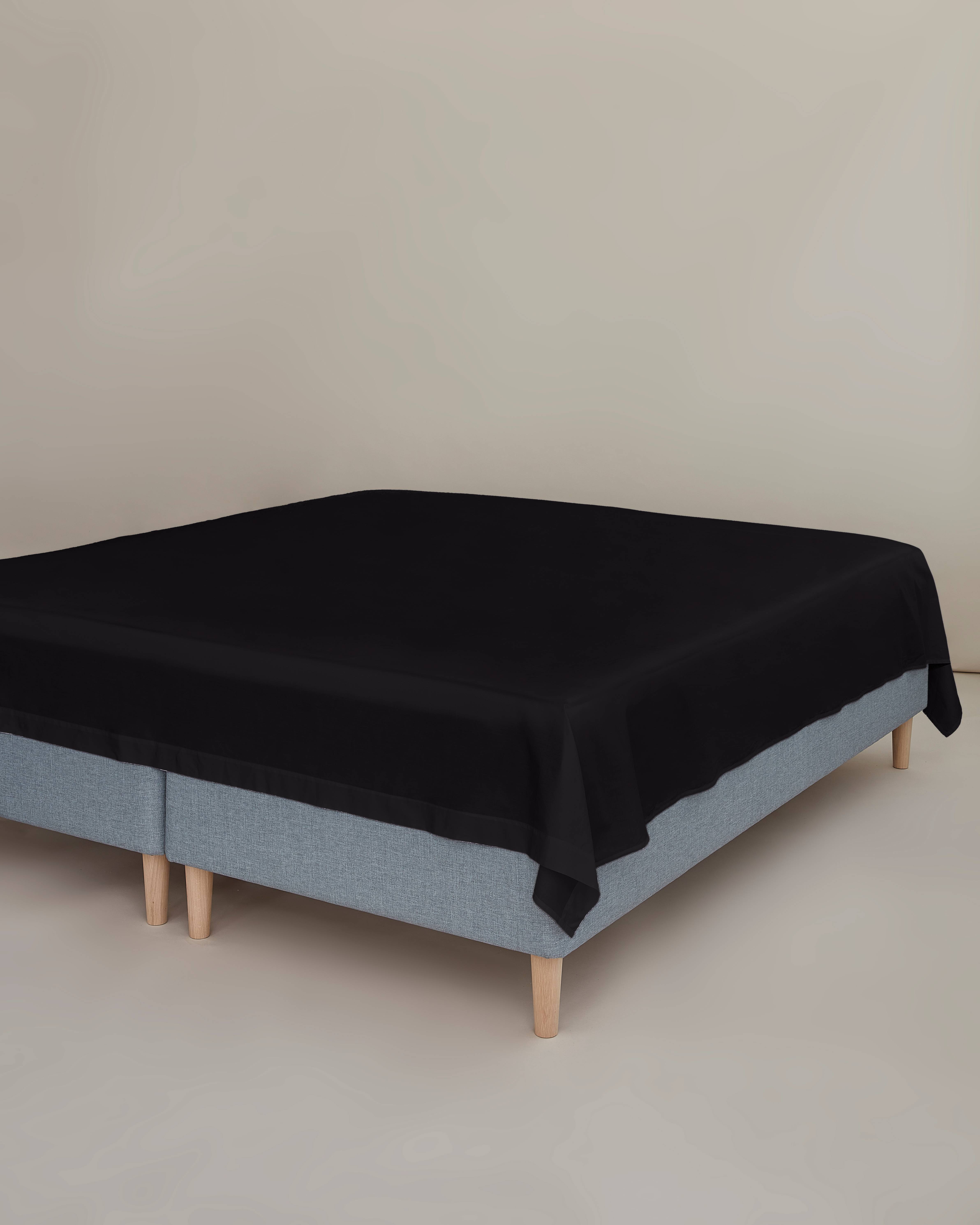 Fladt lagen 150x260 cm. sort, percale.
