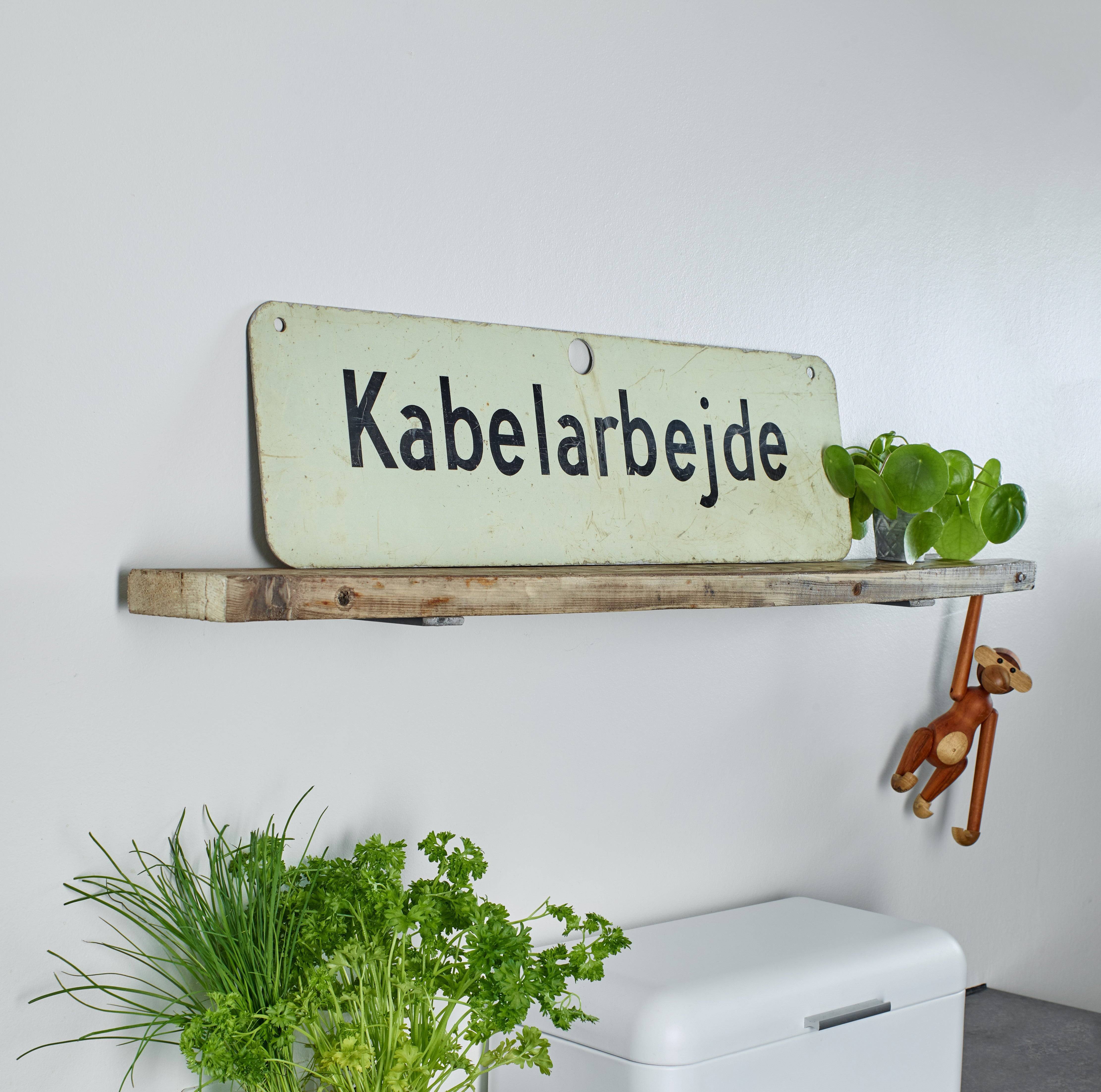Hylde af Genbrugstræ | 90 cm / Brændt og Lakeret.