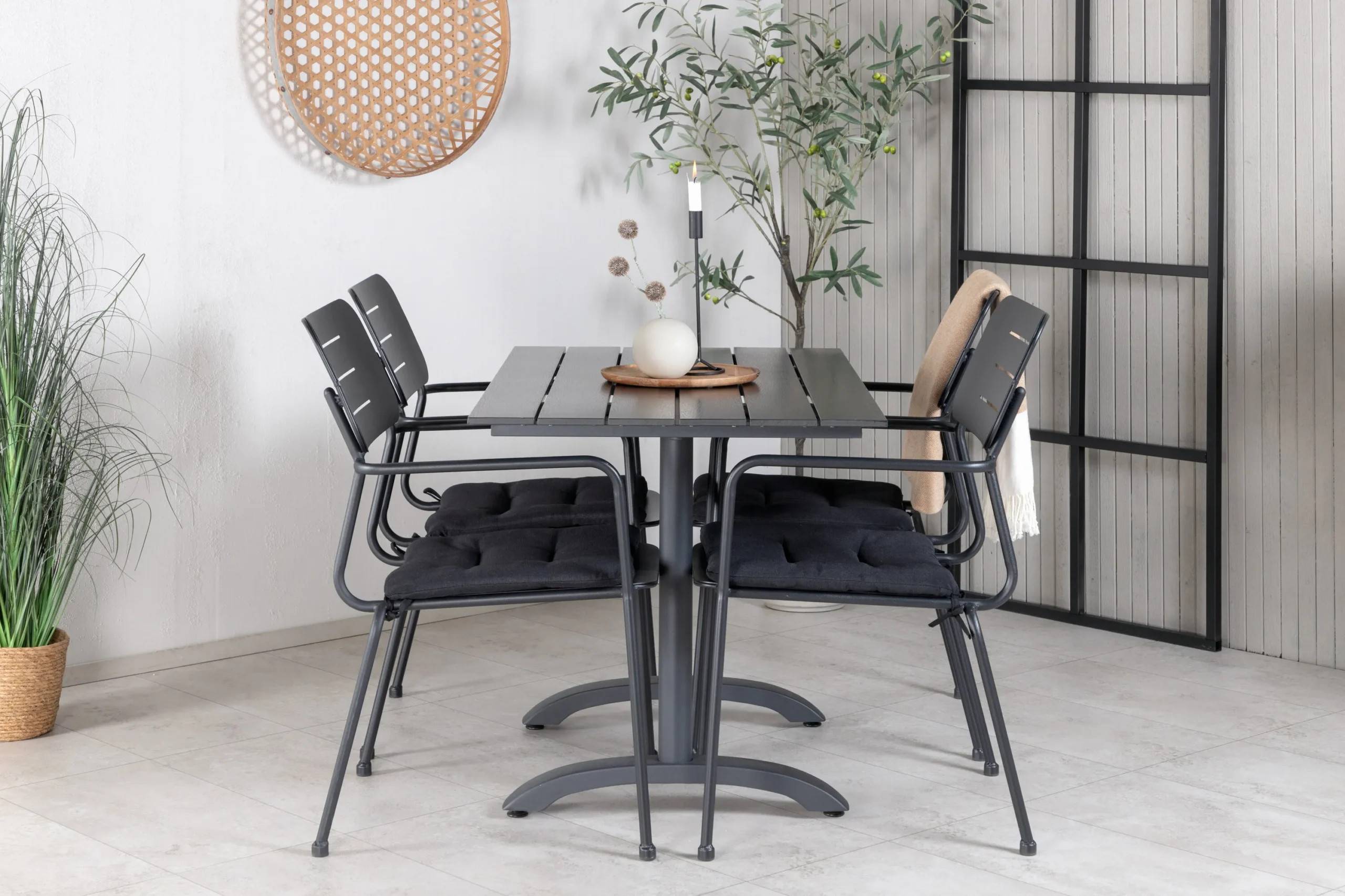 Denver & Nicke - 69×120 cm med 4 stolar - Matgrupper utomhus - svart