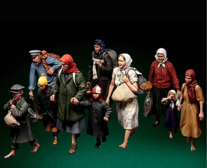 1/35 Casting Resin Model Assembly Kit Wandering Civilian 10 Person Set Model Unpainted
