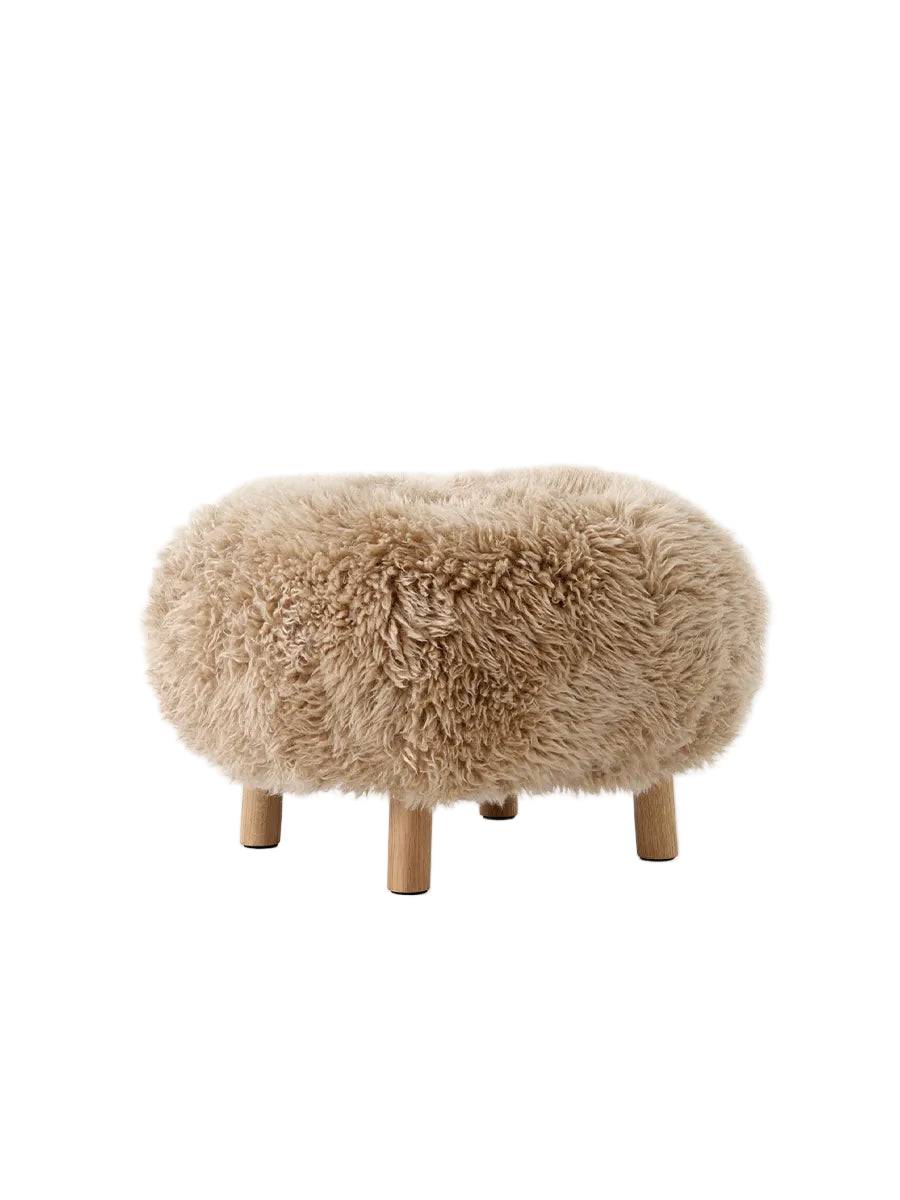 Little Petra Pouf, sheepskin honey 50 mm fra &Tradition Valnød - Jacobsen Plus
