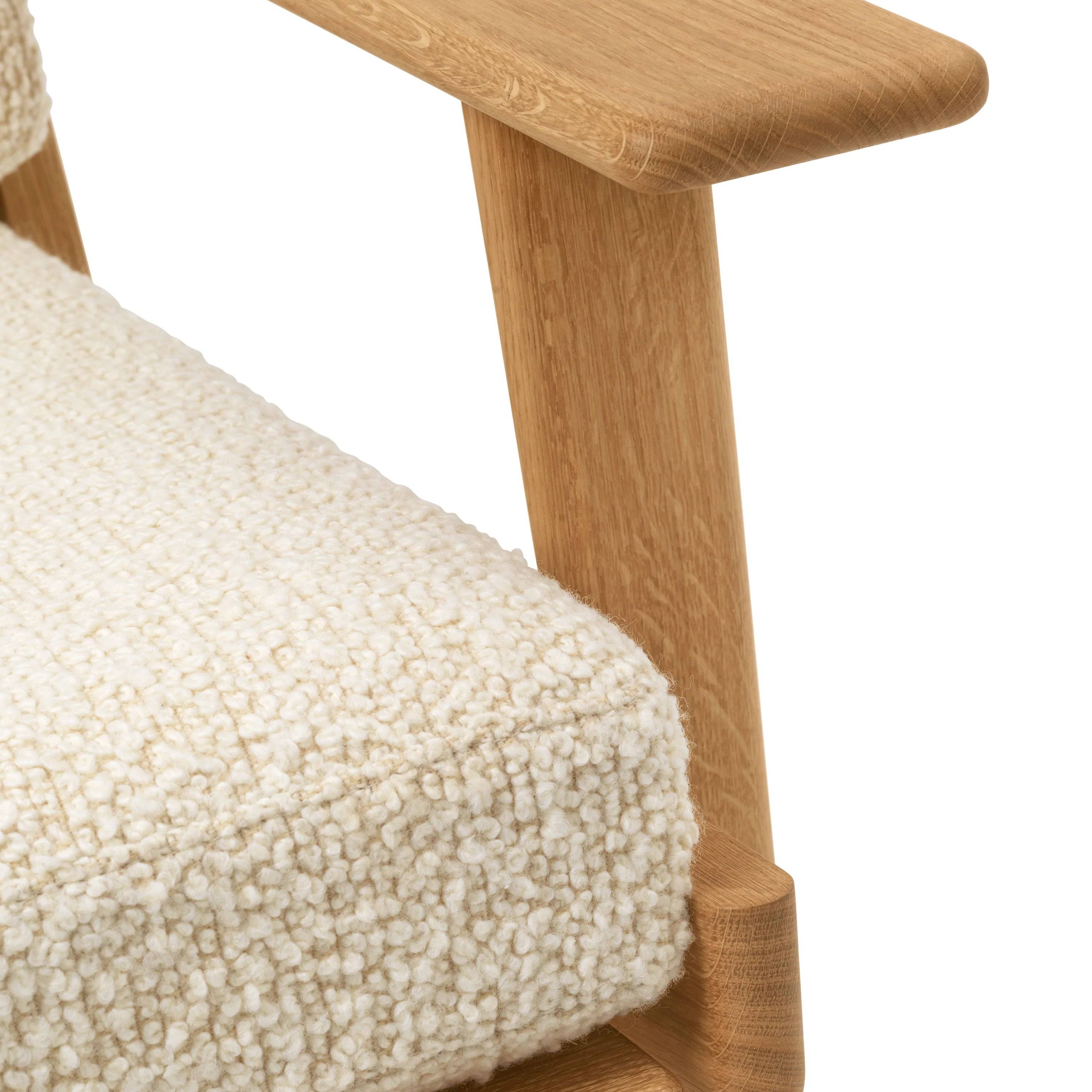 CH293 3 pers. sofa af Hans J. Wegner Hvidolieret eg - Bute Storr 1501 eggshell - Jacobsen Plus