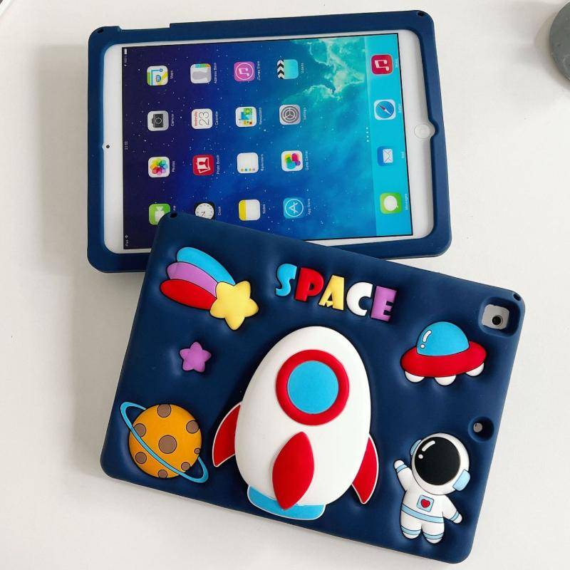 Tecknad Astronaut Barnfodral för iPad 7/8/9/10/11:e A16 12:e A19 Air Pro 9.7 10.5 11 mini 1234567 och Huawei MatePad 11 10.95 med Raketställ Cover