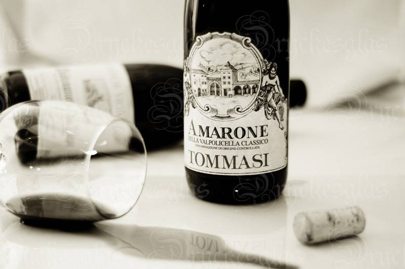 Tavla - Amarone med glas och vinkork