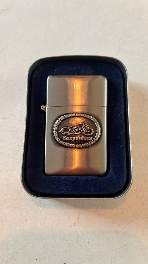 ”Zippo” tändare för bensin.