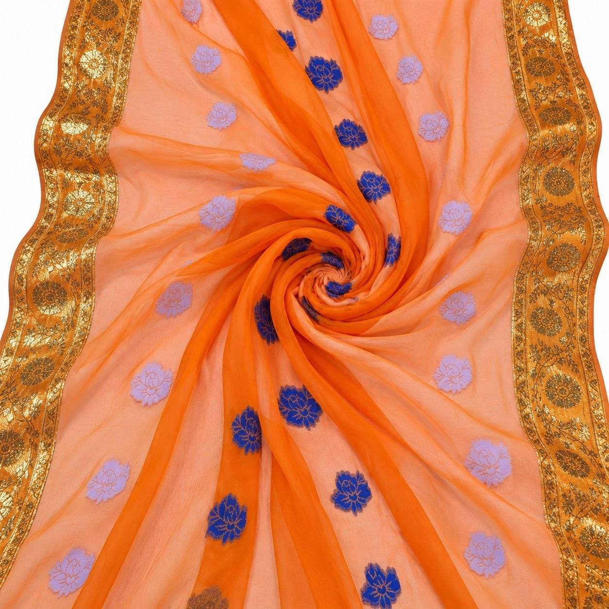 Orange Lurex Chiffonsilk Med Blå Og Lyslilla Blomstermotiver Og Guldborter - Stof i Metervarer