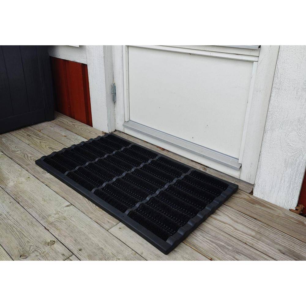 Dørmåtte af Sort Gummi med børste, der effektivt fanger snavset under skoene. Fås i flere størrelser Dørmåtte 45x75 cm med Børste - Sort.