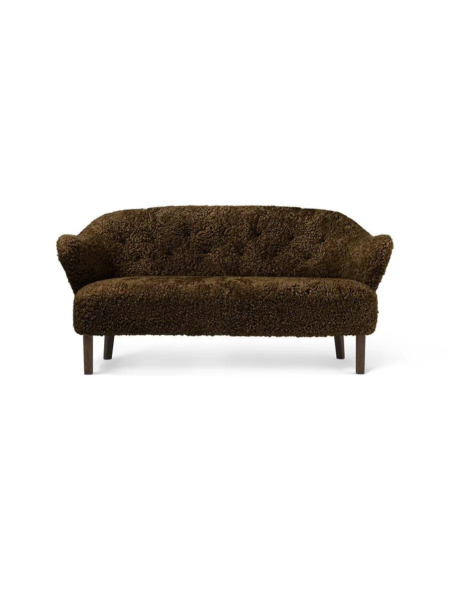 Ingeborg Sofa fra Audo Copenhagen Fåreskind / Espresso / Røget eg - Jacobsen Plus
