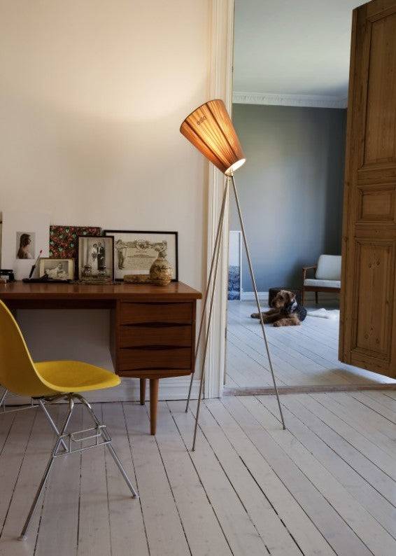 Oslo Wood gulvlampe flere farver Northern Lighting - sort / Beige