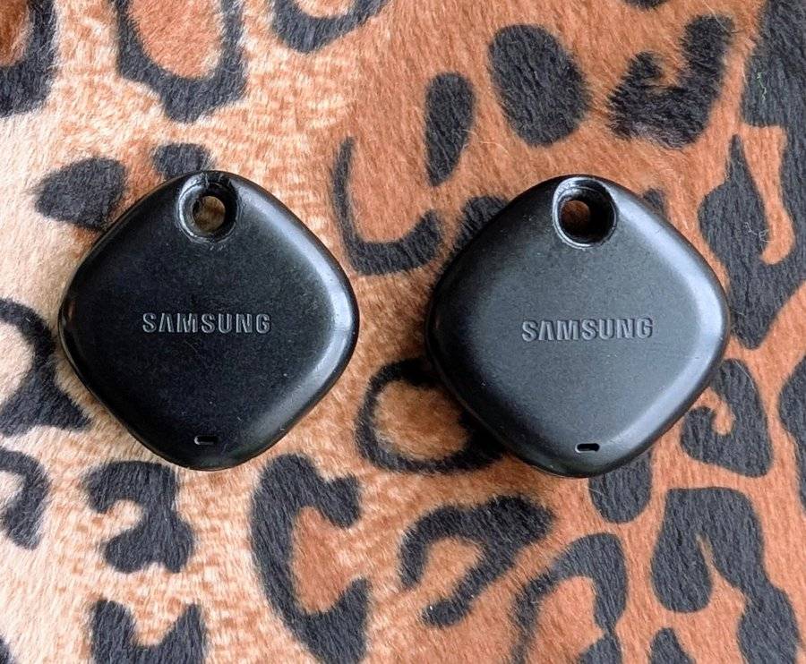 En Samsung Galaxy SmartTag och en SmartTag+